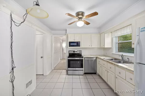 East Grand Rapids, MI 49506,1043 Floral SE Avenue