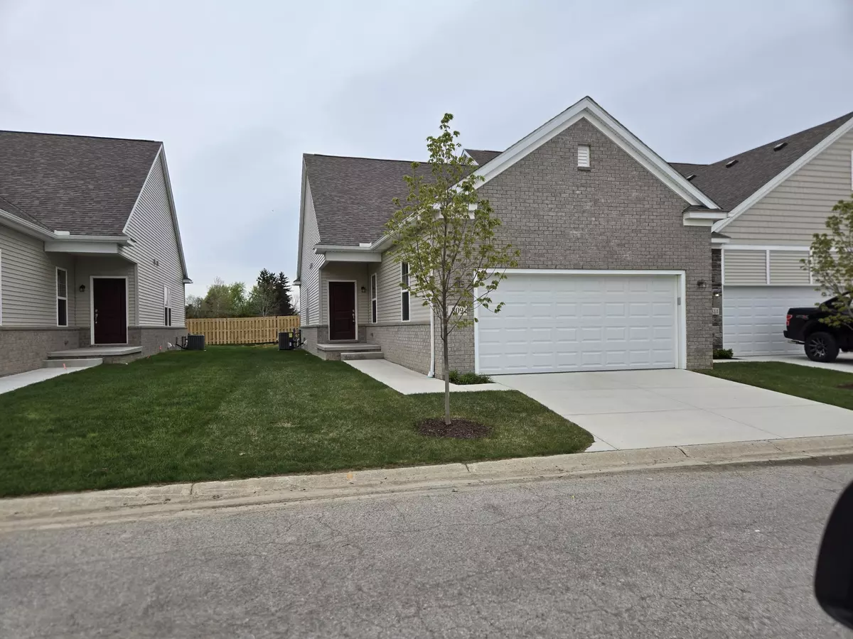 Monroe, MI 48161,4266 Plum Village Circle #39