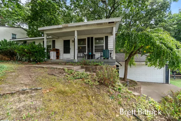 1094 59th SE Street, Kentwood, MI 49508
