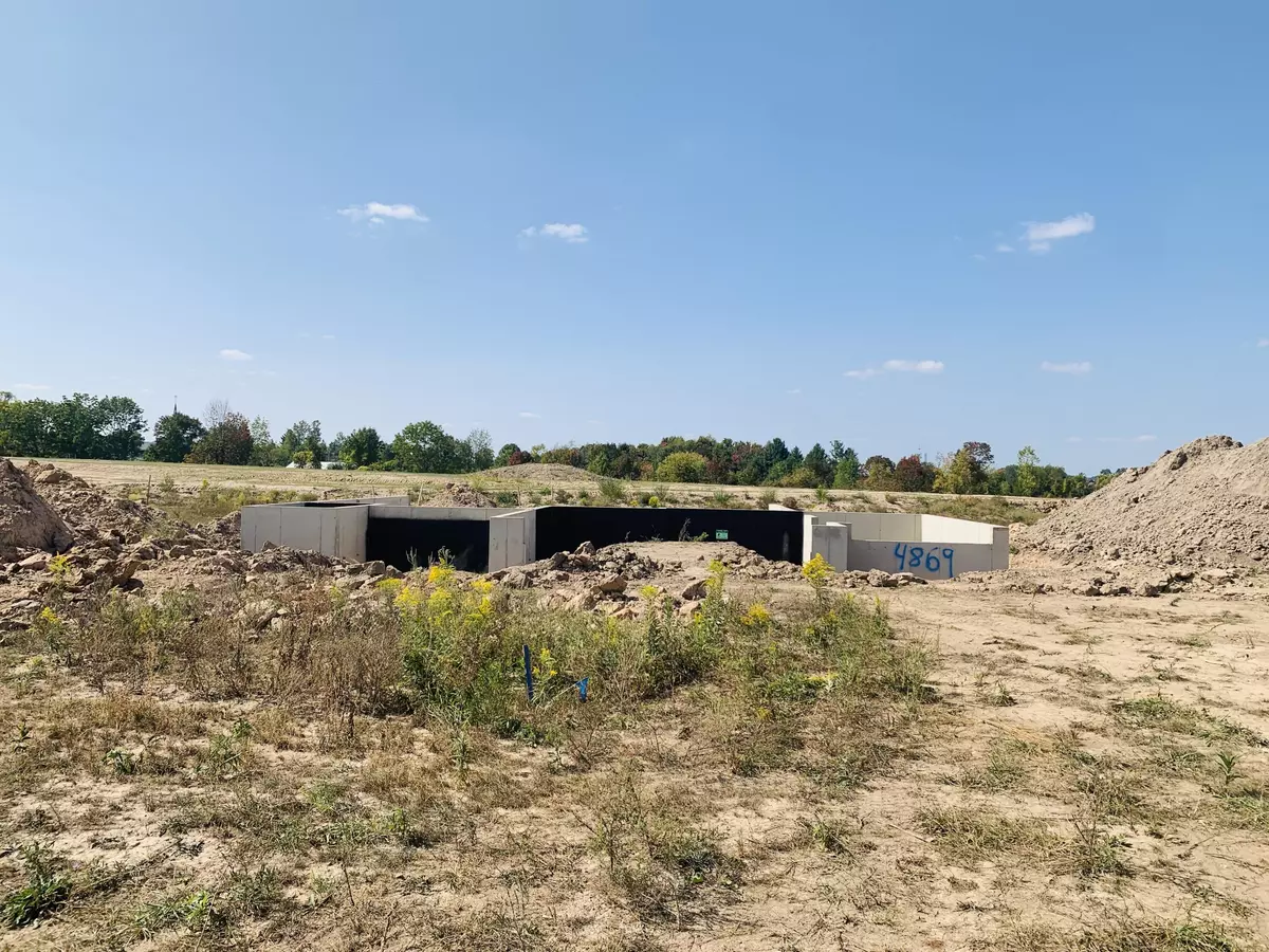 Comstock Park, MI 49321,4869 Bethpage NW Drive #9