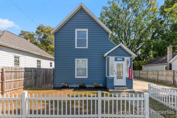 1528 Alpine NW Avenue, Grand Rapids, MI 49504