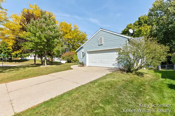 Rockford, MI 49341,192 Rollingwood Drive