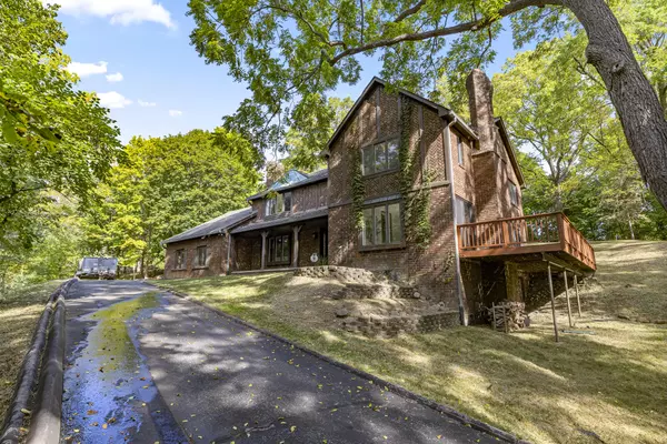 27155 Drake Road, Farmington, MI 48331