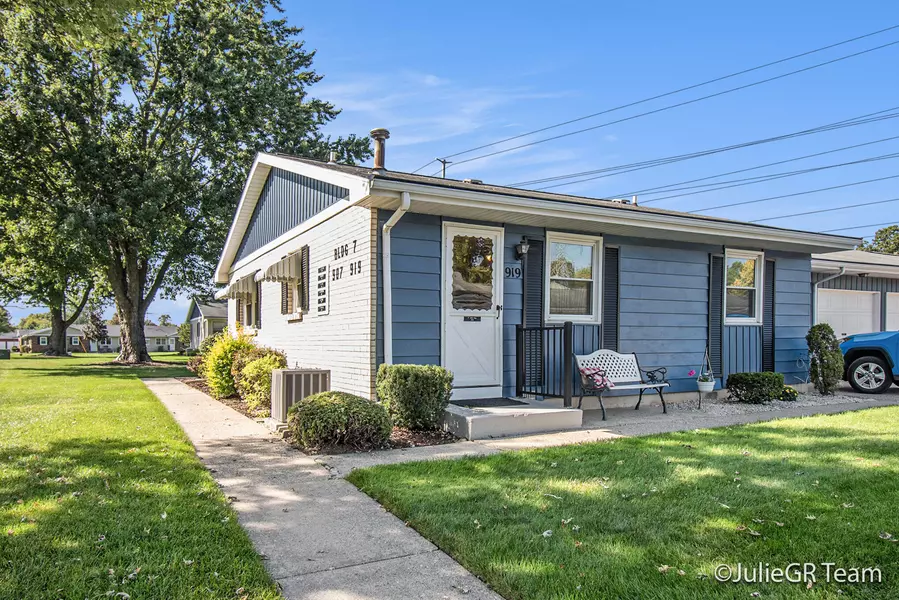 919 Andover SE Court #38, Grand Rapids, MI 49508