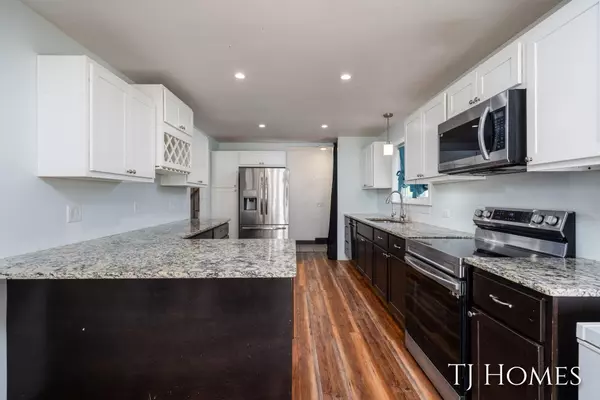 Holton, MI 49425,8966 Holton-Duck Lake Road