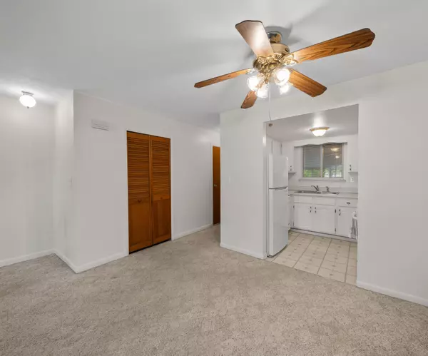 South Lyon, MI 48178,61119 Heritage Boulevard #3