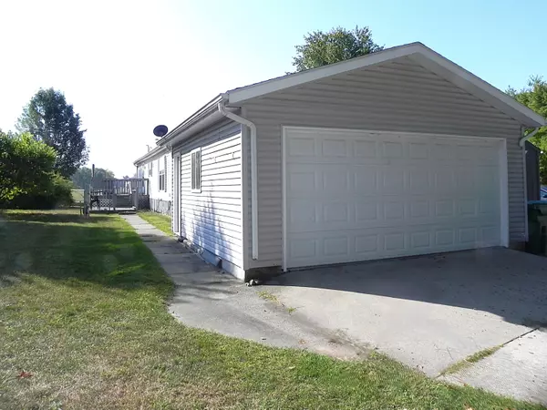 Three Rivers, MI 49093,802 Raisin River Road