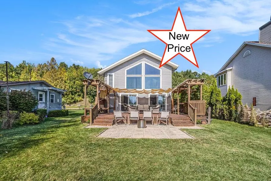 1479 N Cedar Lane Road, Scottville, MI 49454