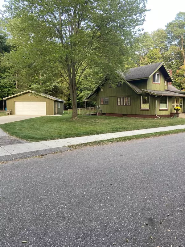 200 Riverside Drive, Allegan, MI 49010