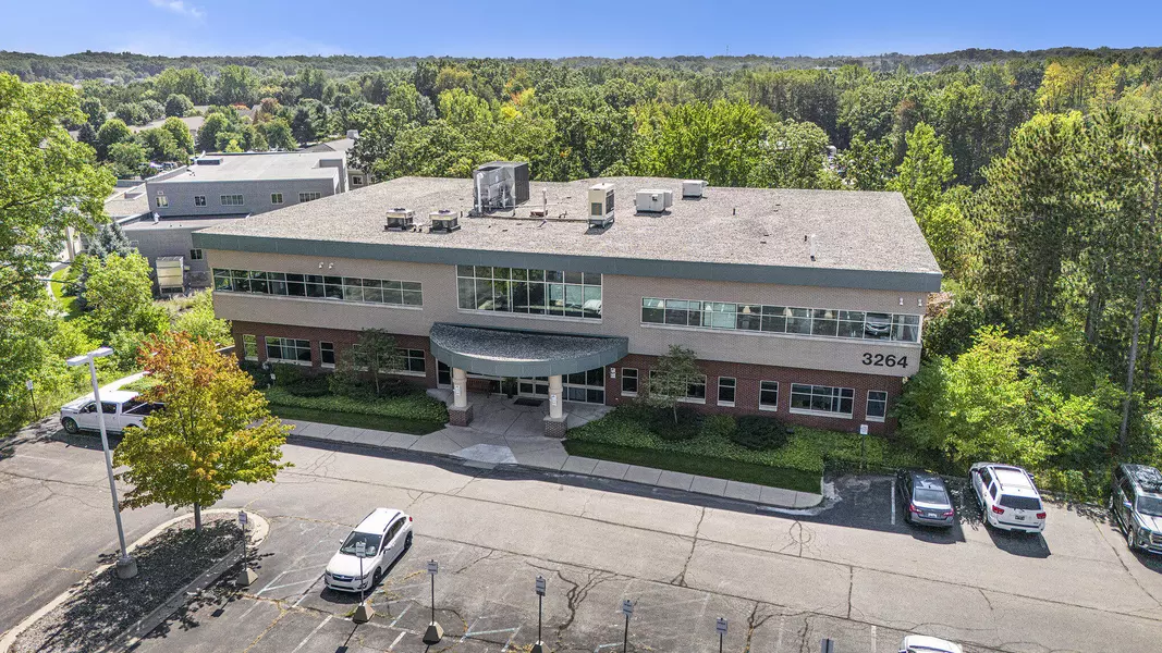 3264 N Evergreen NE Drive, Grand Rapids, MI 49525