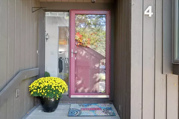 Ann Arbor, MI 48105,4 Eastbury Court