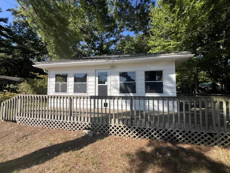 1370 E Hess Lake Drive, Grant, MI 49327