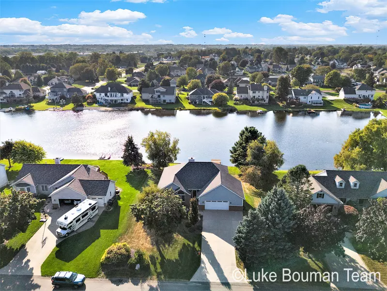 975 Bluff Lake Drive, Zeeland, MI 49464
