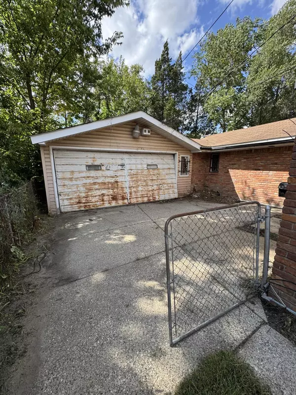 Detroit, MI 48221,20043 Wyoming Avenue