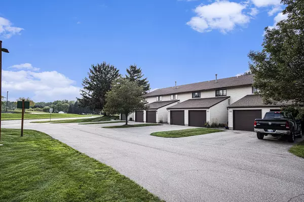 Hudsonville, MI 49426,4817 Meadowview Court #14