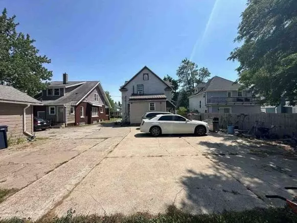 Holland, MI 49423,29 E 16th Street