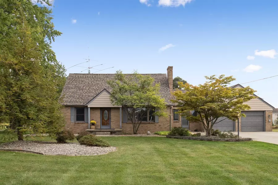 1484 12 Mile NW Road, Sparta, MI 49345
