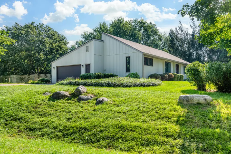 5027 E Bluffview Drive, Berrien Springs, MI 49103