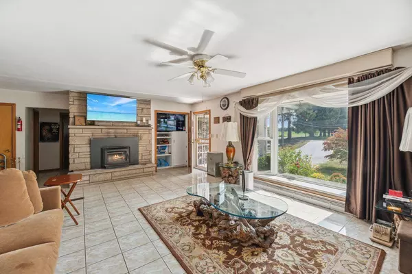 Three Oaks, MI 49128,5563 Spring Creek Road