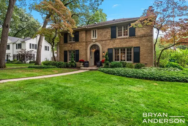 East Grand Rapids, MI 49506,926 Cambridge SE Drive