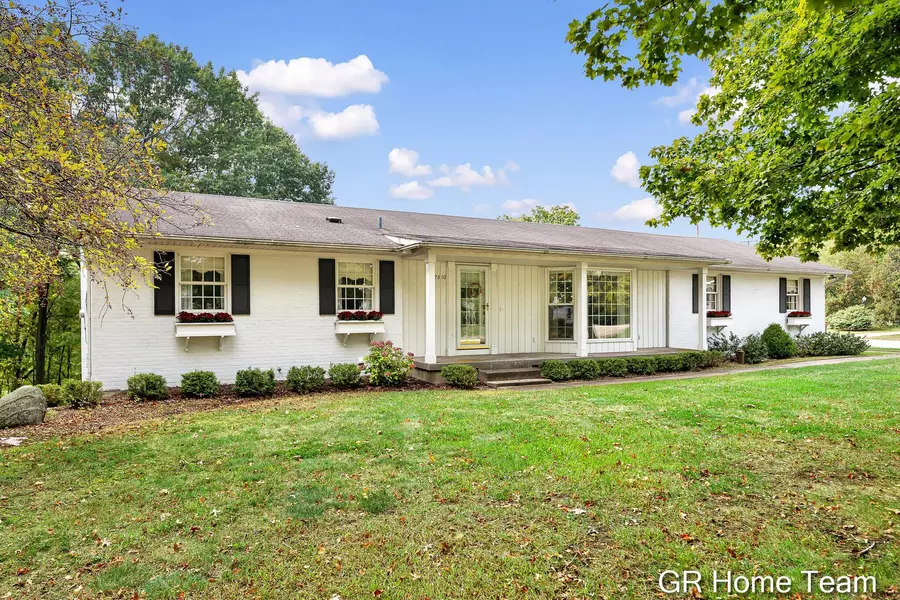 2650 Scenicview NE Drive, Grand Rapids, MI 49525
