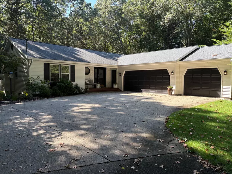 2160 Eagle Boulevard, Holland, MI 49424
