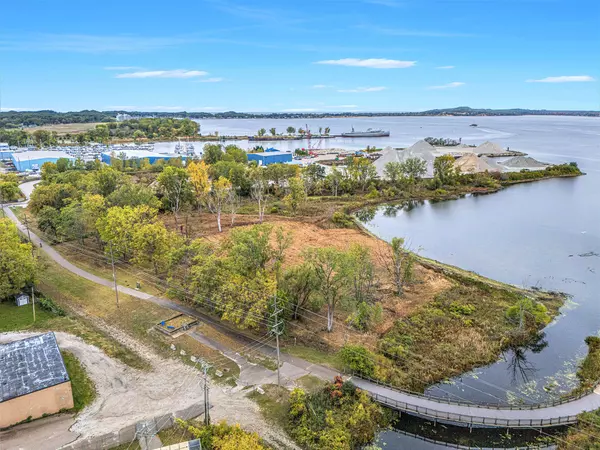 Muskegon, MI 49441,1794 Lakeshore Drive