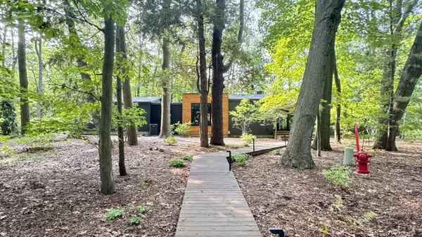 979 Singapore Drive Drive, Saugatuck, MI 49453