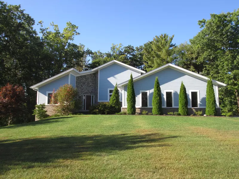 10456 Oak Shore Dr. Drive, South Lyon, MI 48178