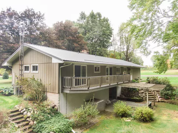 10047 11 mile Road, Ceresco, MI 49033