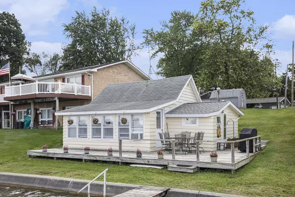 Three Rivers, MI 49093,19536 Lakeshore Drive
