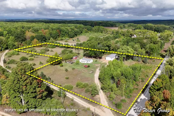 2857 N Baldwin Avenue, White Cloud, MI 49349