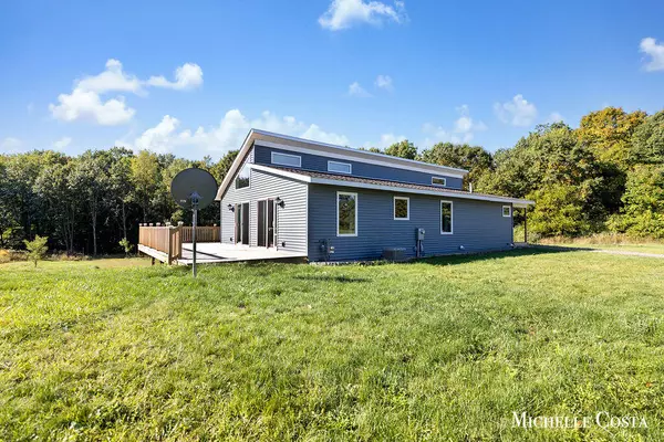 Cedar Springs, MI 49319,2604 Wiersma NE Street