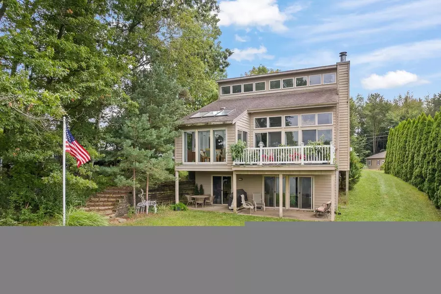 11740 N Lake Side Drive, Jerome, MI 49249