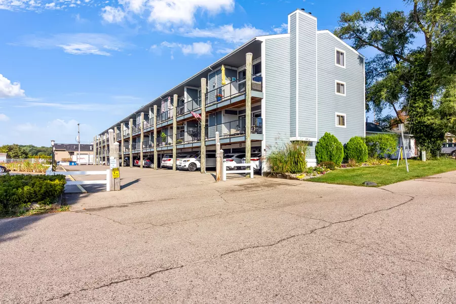 64 Griffith Street Street #17, Saugatuck, MI 49453