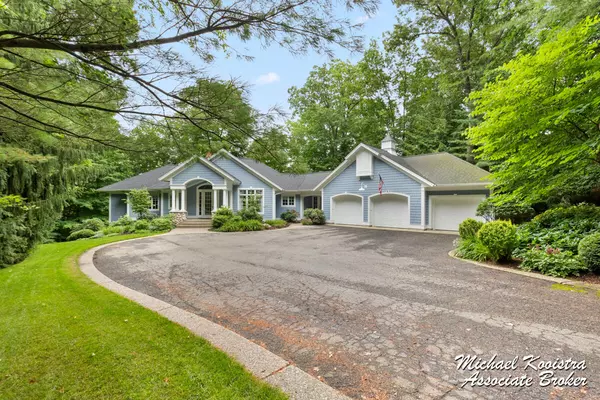 6862 Maplecrest SE Drive, Grand Rapids, MI 49546