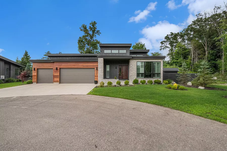 6569 Round Hill SE Court, Grand Rapids, MI 49546