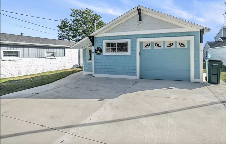 141 Lakeshore Boulevard, Norton Shores, MI 49444