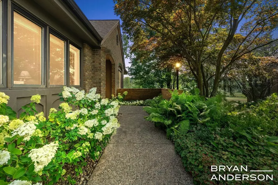 696 Cascade Hills SE Hollow, Grand Rapids, MI 49546