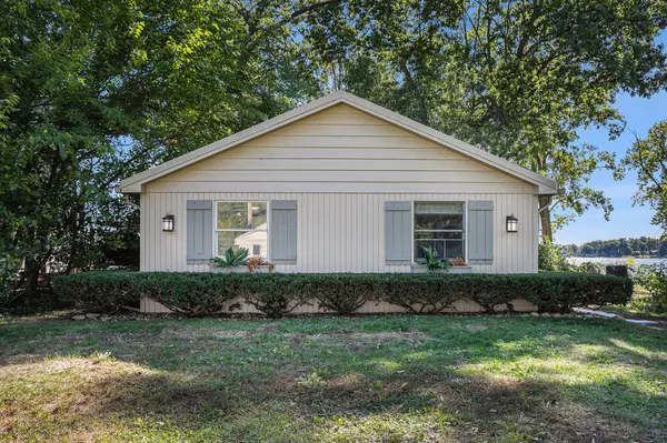 10093 Woodlawn Drive, Portage, MI 49002