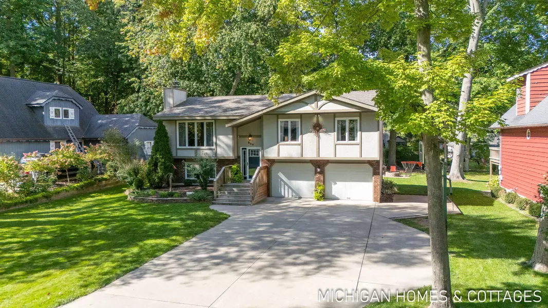 634 Blackbass Avenue, Holland, MI 49423