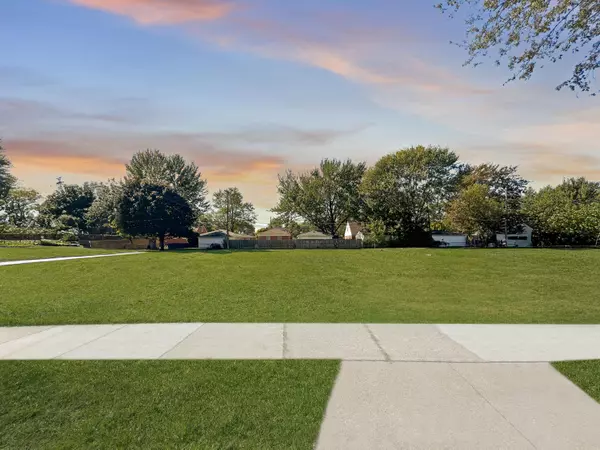 Saint Clair Shores, MI 48081,28107 Ursuline Street