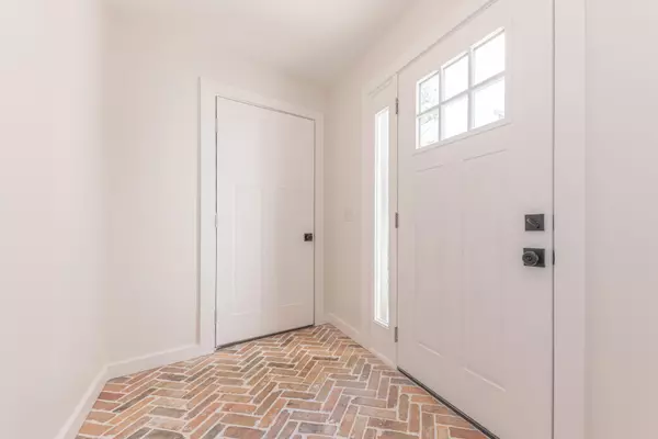 Ann Arbor, MI 48103,577 Glendale Circle