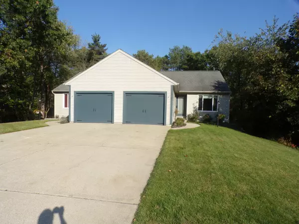 18160 Mohawk Drive, Spring Lake, MI 49456