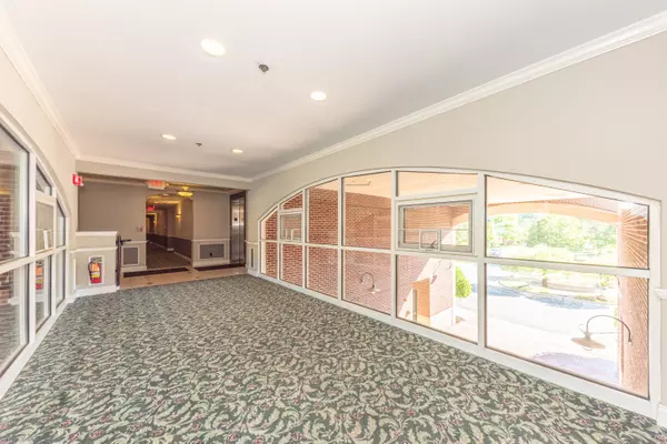 Ann Arbor, MI 48103,283 S Zeeb Road #212