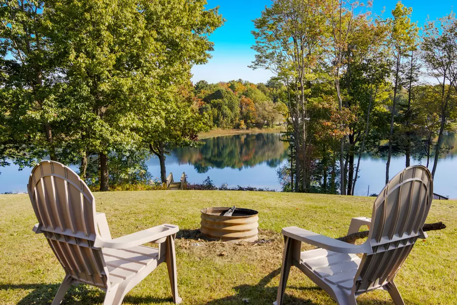 1662 W Chilberg Road, Scottville, MI 49454