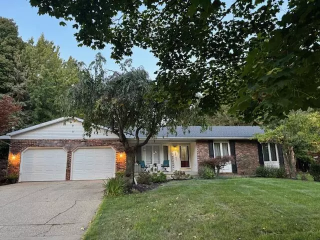 2220 NW Elmridge NW Drive, Grand Rapids, MI 49504