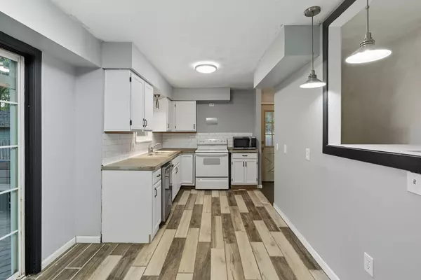 Lansing, MI 48911,2804 Midwood Street