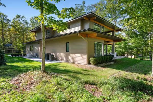 Charlevoix, MI 49720,17 N Stonebridge Drive #17