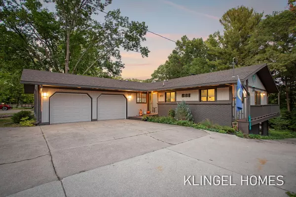17982 N Fruitport Road, Spring Lake, MI 49456